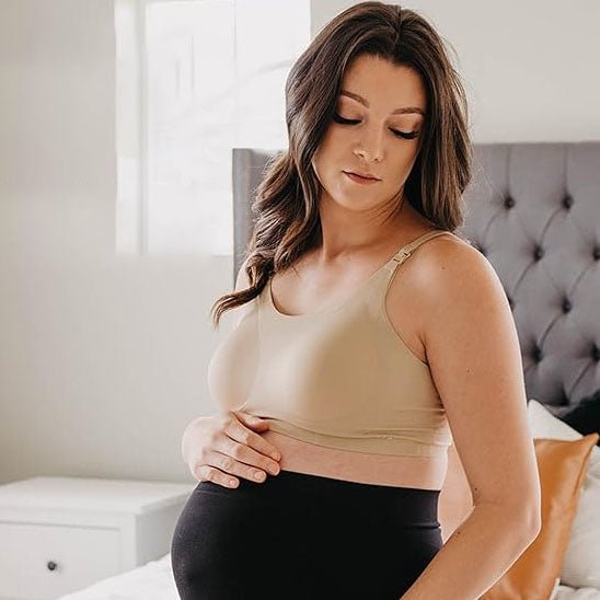 femme enceinte portant soutien gorge allaitement confort one hand peau