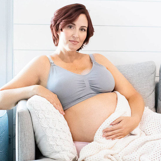femme enceinte portant soutien gorge d allaitement basic gris