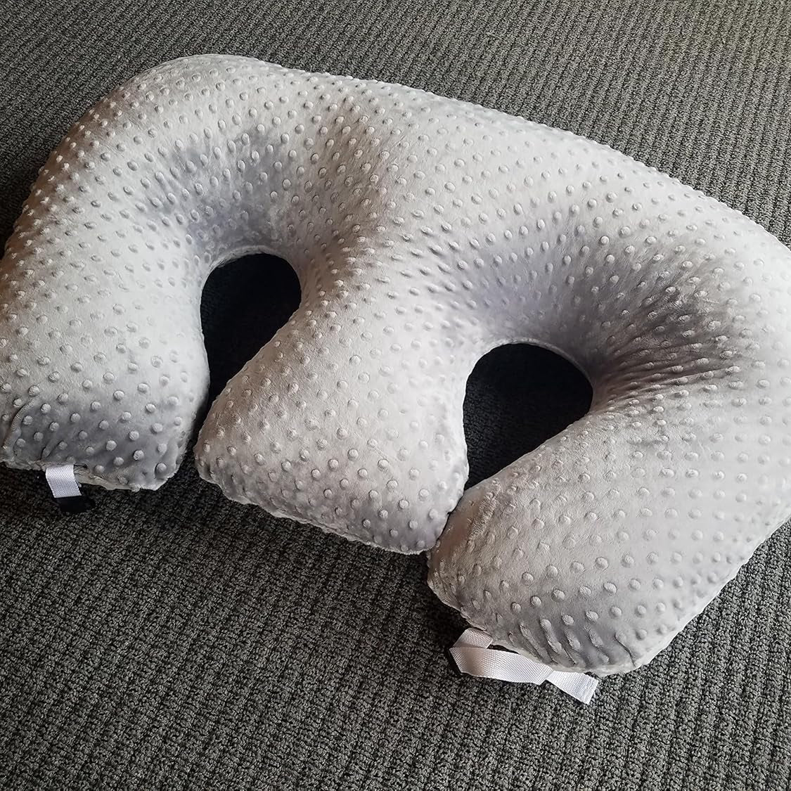 Coussin d'Allaitement - TwinCuddle™ - Gris - Le Nid de Maman