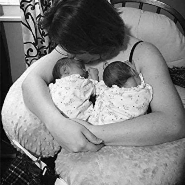 Coussin d'Allaitement - TwinCuddle™ - Gris - Le Nid de Maman