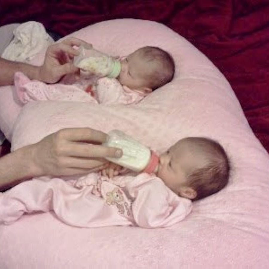 Coussin d'Allaitement - TwinCuddle™ - Rose - Le Nid de Maman