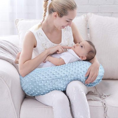 maman joue avec bebe sur Coussin d'Allaitement MamiCuddle Bleu