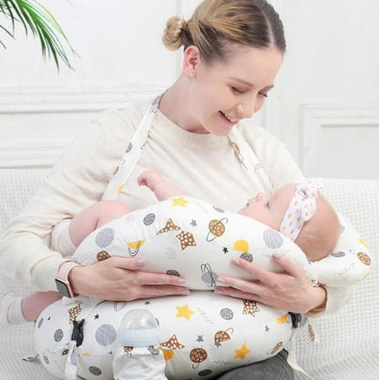 maman tient bebe sur coussin dallaitement multiconfort